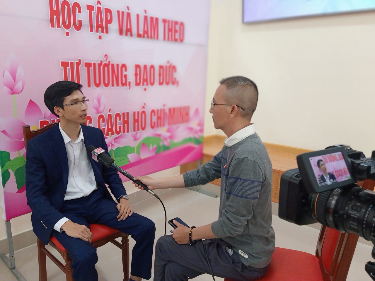 ceo nguyen ha vinatrends chia se thanh nien voi bac ho 1 CEO Nguyễn Ngọc Hà tham gia tọa đàm Bác Hồ Với Thanh Niên   Thanh Niên Với Bác Hồ mừng kỷ niệm 130 năm ngày sinh Chủ tịch Hồ Chí Minh