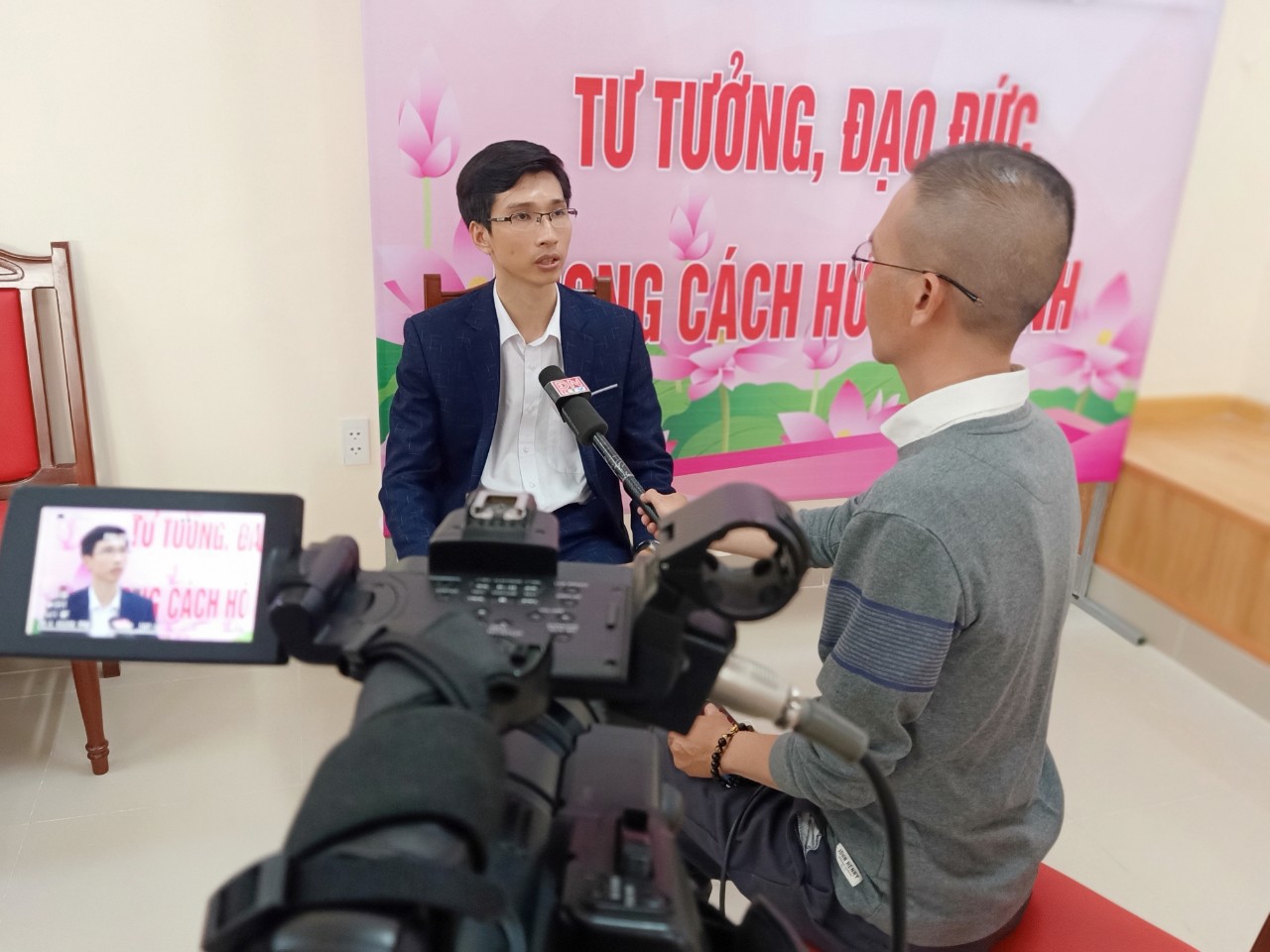 ceo nguyen ha vinatrends chia se thanh nien voi bac ho 10 CEO Nguyễn Ngọc Hà tham gia tọa đàm Bác Hồ Với Thanh Niên   Thanh Niên Với Bác Hồ mừng kỷ niệm 130 năm ngày sinh Chủ tịch Hồ Chí Minh